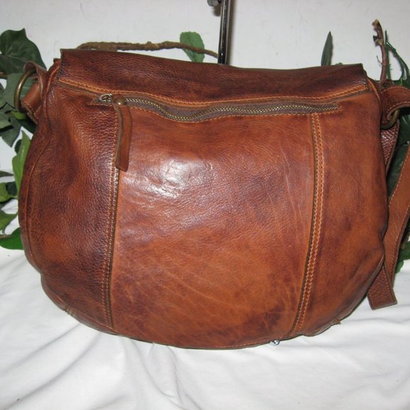 SOLD. SOLD. SOLD. WILSONS VINTAGE LARGE CROSSBODY BAG - Picture 6 of 10